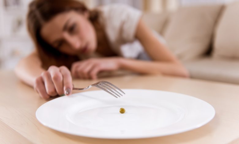 Dieta com jejum intermitente: uma tendência associada a transtornos alimentares.