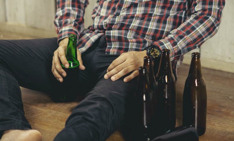 Conheça os 8 principais sintomas do alcoolismo